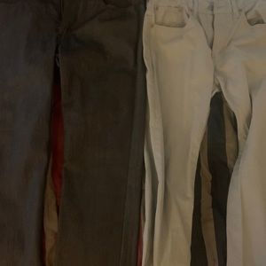 Two Levi’s pants sizes are in the pictures *Has been worn before.